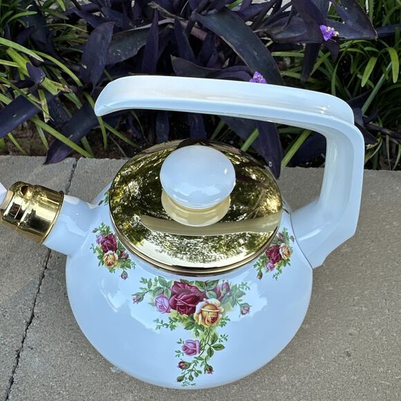 Old Country Roses Tea Kettle. - Picture 2 of 4